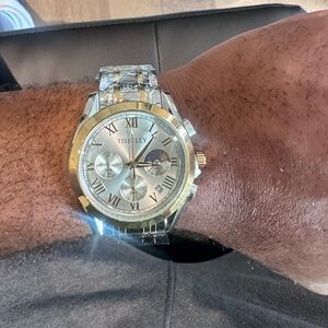 General By Tisselly Silver and White.